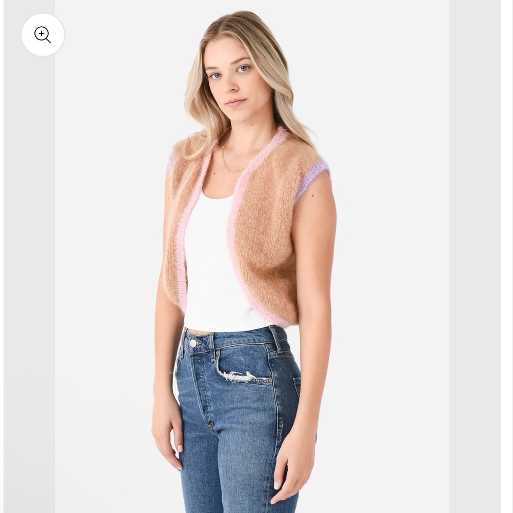 ROSE CARMINE Baby Mohair Sleeveless
Colorblock Bolero In Beige One Size